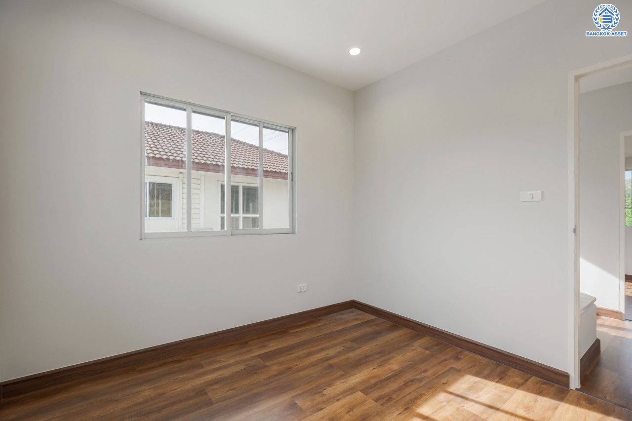 บ้านมือสองตกแต่งใหม่ แบรนด์ LH ม.ชัยพฤกษ์ เพชรเกษม81 พร้อมรองรับทุกความสุข บนเนื้อที่ 50.3 ตร.ว. ฟังก์ชัน 3 ห้องนอน 2 ห้องน้ำ 2 ที่จอด บนทำเลใกล้ The Mall บางแค รถไฟฟ้า "สถานีหลักสอง" ทางด่วน "พระราม2" และเชื่อมสู่ ถ.พุทธมณฑลสาย4 เพียง 5 นาที*